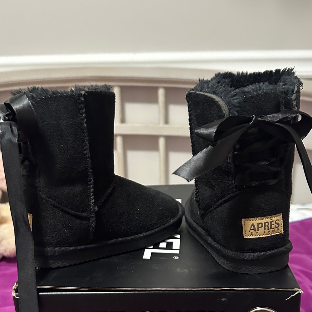 Apres Black suede & shearling w/ back satin lease up Kids winter Boots 12 youth